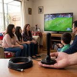 La antena en uso: familia viendo el partido en canal abierto