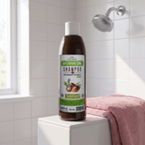 El shampoo en uso: envase en la ducha