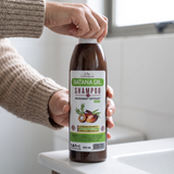 El shampoo en uso: abriendo el envase